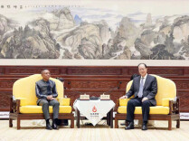 毛伟明会见马达加斯加总理