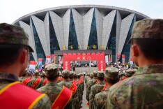 邵阳市举行2026年下半年新兵欢送大会暨全民国防教育活动