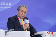 鸠山由纪夫：对日本防卫费急剧增加感到担忧