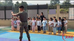 讲红色故事、学军体拳——怀化市鹤城区第三幼儿园创新国防教育