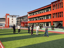 南县国文学校：情系开学季 陪餐暖童心