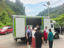 吉首流动供销小货车开进村