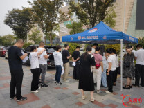 热血践初心 爱心显担当——咸嘉湖街道组织开展志愿献血活动