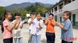 深山教学点 课间满欢颜