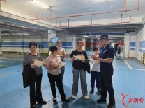 夜敲门送平安 望城消防入户宣传筑牢社区“防火墙”