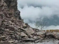 四川盐边县石家沟隧道附近突发泥石流 地灾专家已赶赴现场