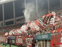 看台无声 热爱有声  听障球迷用手语为株洲队加油