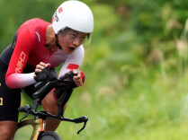 中国选手张好夺得公路自行车女子个人计时赛银牌