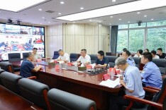 夏葛桉在市信访接待中心接待来访群众