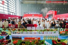百椒同台，一盐定味——雪天盐助力“全球百厨百椒炒肉”问鼎大世界基尼斯纪录