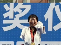 49岁入行，52岁拿下全国冠军！教练发掘她竟是因为一张照片……