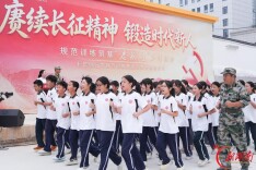 娄底市第三中学附属实验学校七年级行为规范训练暨国防教育顺利结营 