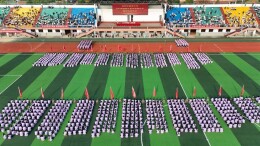 家校同心启新程 携手共育向未来——益阳市箴言中学举行2026级高一新生军训结营仪式暨家长会