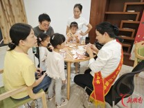 长沙鹅羊山社区：中秋邻里聚温情 廉洁清风进家园