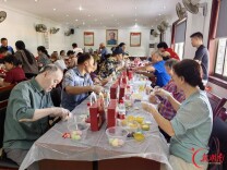 长沙金竹河社区：开展“清风皓月迎中秋，敬老助残践初心”DIY手作月饼主题活动
