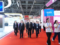 毛伟明率团参观第五届数贸会展馆