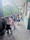 嘉禾县龙潭镇中心学校开展地震消防应急疏散演练