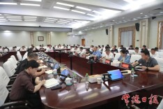 罗毅君主持召开重点工作调度会
