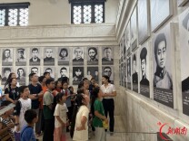 寻根铸魂迎华诞 亲子共植家国情