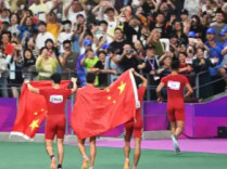 中国队夺得亚运会女子4×100米接力金牌