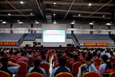 中南大学教授晏杰雄走进汨罗一中讲授创意作文