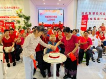 芙蓉区乔庄社区高龄老人与祖国同庆生日