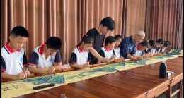 石门一完小：师生共绘28米《千里江山图》 丹青献礼国庆
