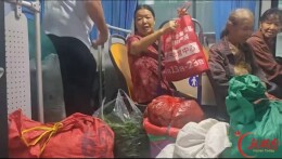 公交便民下乡 浏阳山村菜农搭上“清晨致富班车”