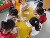 岳阳县毛田镇中心幼儿园：画笔绘祖国 童心迎国庆