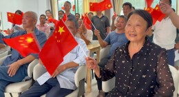 桂东普乐：红歌响山村 国庆笑意浓