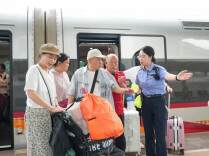 老年人坐火车“折上折”来了！10月18日起，认准这个“敬”字
