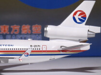 东航再次通报“空姐下跪”事件：已向公安机关报案
