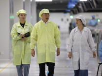 当好“服务员” 铺就“兴业路”——记第八届湖南省“人民满意的公务员”卢雄飞