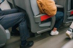男子开7小时车突发肺栓塞！医生提醒→