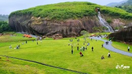 永兴：来野秘境·郴州大峡谷试营业热度攀升 国庆三天累计接待游客超1.8万人次