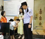 “谢谢警察叔叔，抱拳了！”