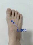 假期吃喝玩乐恐伤肝，常揉这三大穴位，帮肝“减减负”～