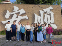 时逢九旬游安顺