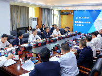 毛万春在中南大学湘雅三医院调研