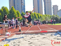 益阳市赫山区梓山湖学校举行第八届校园体育文化艺术节田径运动会