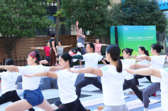健康长沙・“瑜”见世界！庆乙瑜伽开启百人艾扬格瑜伽公益行
