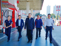 毛万春在中国石化湖南石油分公司调研