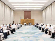 毛伟明与第十八届全国矿床会议嘉宾代表座谈