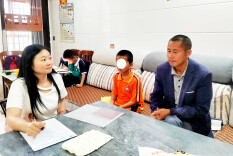 龙山县白岩书院小学：精准资助暖童心