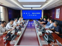 何朝晖赴省港航水利集团、海利集团对接工作