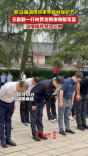 视频丨王励勤一行向贺龙铜像敬献花篮