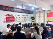 透明食堂 放心餐饮——屈原管理区凤凰乡学校开展家长开放日活动