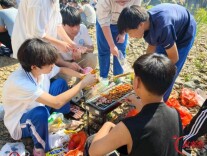 安化县烟溪镇中学：秋日野炊践劳动 走出课堂遇自然