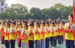 道县四小：高举队旗跟党走 少年接力新长征