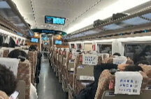 “这不是你家客厅”“把烟掐了”刷屏：公共文明为何总靠路人硬刚？